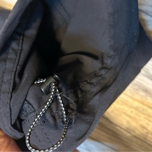 Columbia Women’s 2 in 1 Convertible Black Outdoor Pants - Size 6 - Picture 6 of 10